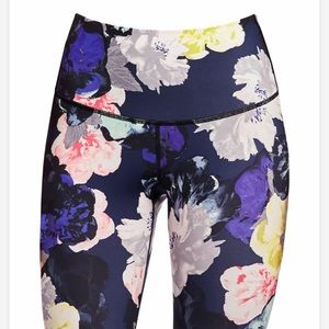 Old Navy Active Cropped Floral Leggings